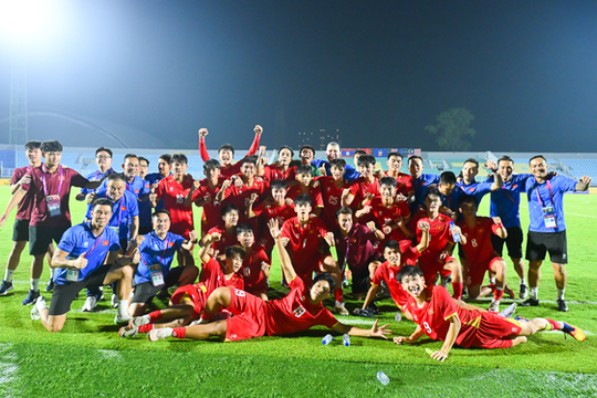 U17 Việt Nam trước cơ hội lịch sử; Báo động đỏ cho nhà vô địch châu Âu