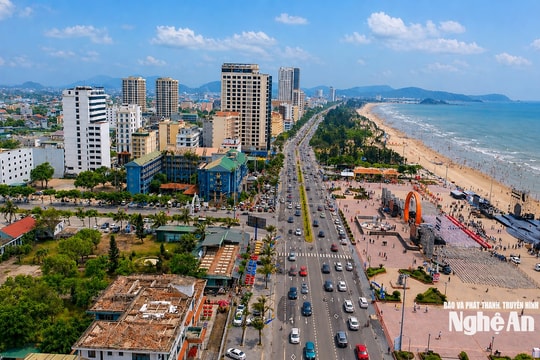 Du khách tấp nập đổ về Cửa Lò chờ đón đêm khai mạc Festival Biển 2026