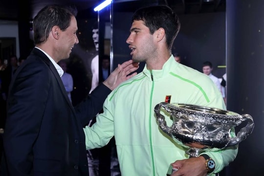 Carlos Alcaraz rút khỏi Roland Garros 2026: Nadal và Sinner lên tiếng về cú sốc lớn nhất năm