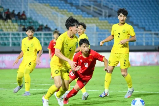 Thế hệ tiềm năng của bóng đá trẻ Việt Nam; Man City sáng cửa giành cú ăn ba