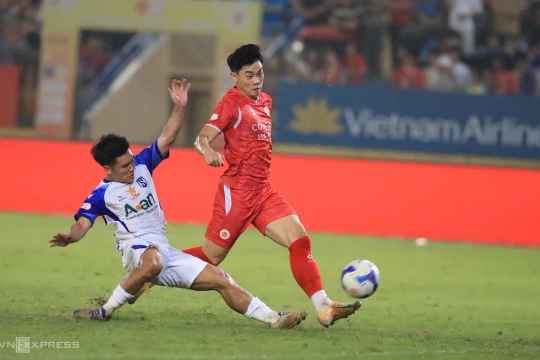 Ngả mũ khi tiền đạo Đình Bắc ghi 7 bàn; Chelsea vào chung kết FA Cup