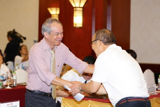 Bầu Đức và triết lý làm bóng đá từ gốc: Ươm mầm trẻ để vươn tầm châu lục