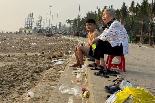 Sau pháo hoa, còn lại gì?