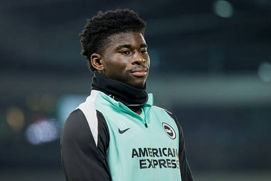 MU dốc lực chiêu mộ Carlos Baleba, Juventus lên kế hoạch đổi người lấy Alisson