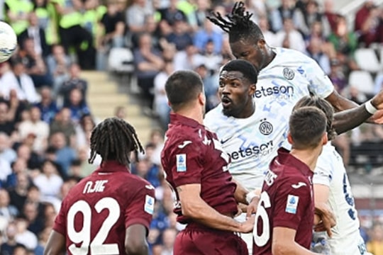 Inter đánh rơi chiến thắng 2-2 đầy kịch tính trước Torino tại vòng 34 Serie A