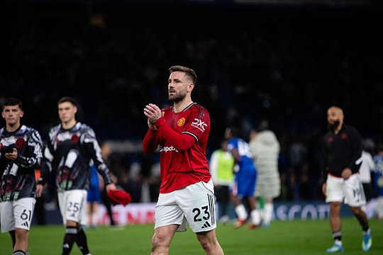 Manchester United: Bài học từ Harry Maguire và canh bạc gia hạn với Luke Shaw