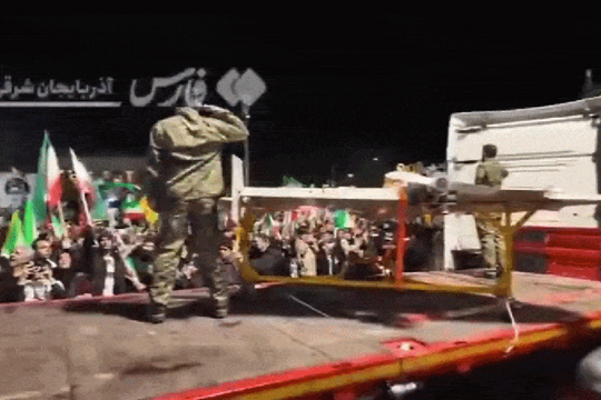 Iran trưng bày máy bay không người lái Shahed-136 tầm bắn 2.000 km
