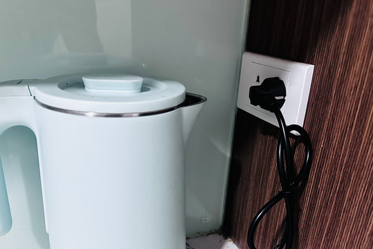 Giá điện sinh hoạt cao nhất 3.460 đồng/kWh: Cách giảm tiền điện