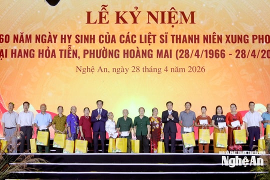Kỷ niệm 60 năm Ngày hy sinh của 33 liệt sĩ Thanh niên xung phong tại Hang Hỏa Tiễn