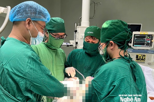 Bệnh viện Hữu nghị Đa khoa Nghệ An cứu 3 công nhân thoát nguy cơ bị liệt sau tai nạn lao động