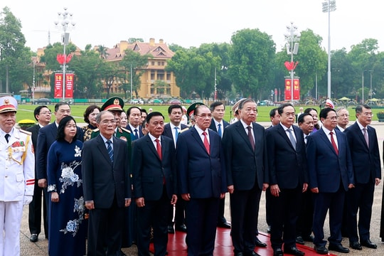 Lãnh đạo Đảng, Nhà nước vào Lăng viếng Chủ tịch Hồ Chí Minh nhân dịp 30/4