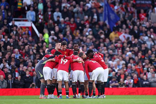 Manchester United chạm tay vào vé Champions League và thách thức tái thiết đội hình