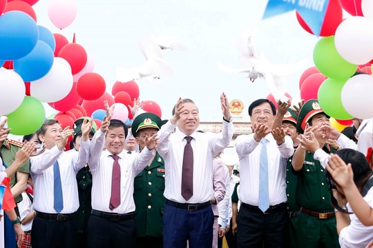 Tổng Bí thư, Chủ tịch nước dự lễ thượng cờ "Thống nhất non sông"