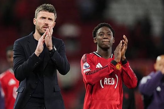 Michael Carrick hồi sinh Kobbie Mainoo: Bản hợp đồng lịch sử tại Manchester United