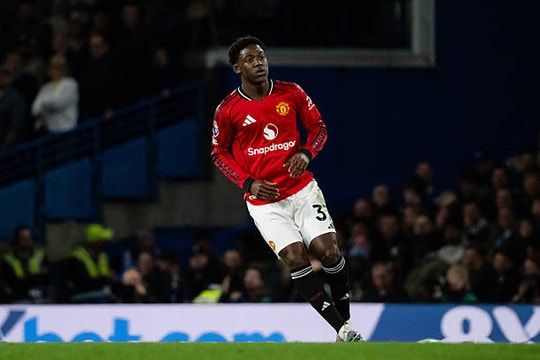 Kobbie Mainoo gia hạn với Man Utd: Bước đệm để trở thành tiền vệ hàng đầu thế giới