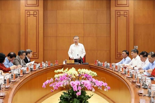 Siết chặt quyền lực, chặn tham nhũng từ gốc