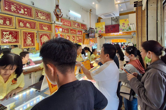 Giá vàng hôm nay 3/5/2026: Giá vàng SJC, nhẫn 9999, vàng 24K 18K và giá vàng thế giới
