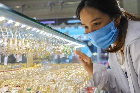 Giá vàng hôm nay 4/5/2026: Giá vàng SJC, nhẫn 9999, vàng 24K 18K và giá vàng thế giới