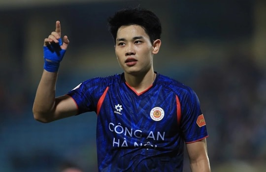Nguyễn Đình Bắc rực sáng tại Lạch Tray: CAHN áp sát ngôi vương V.League 2025/26