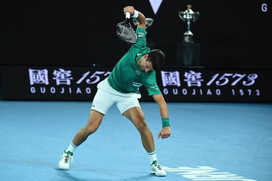 Giải mã hành vi đập vợt trong tennis: Khi áp lực vượt ngưỡng chịu đựng
