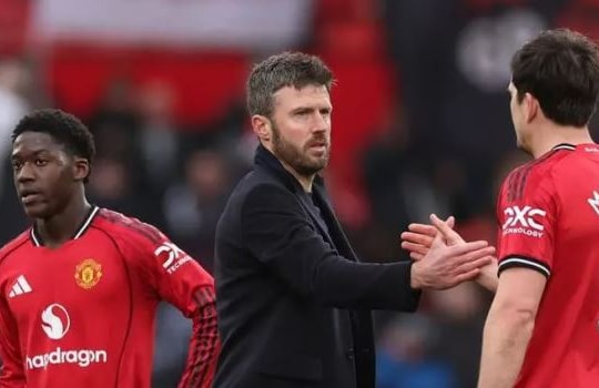 Michael Carrick và nghệ thuật kiểm soát hai vòng cấm: Cú lột xác ngoạn mục của MU