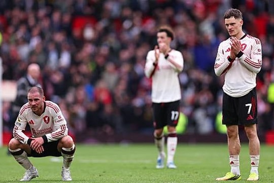 MU 3-2 Liverpool: Vương triều sụp đổ và lời hồi chuông báo động tại Old Trafford