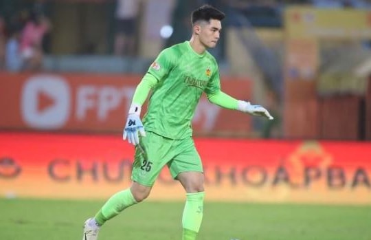 HAGL thắng kịch tính SLNA: Thủ môn Trung Kiên thừa nhận may mắn sau pha hỏng ăn của Carlos Fortes