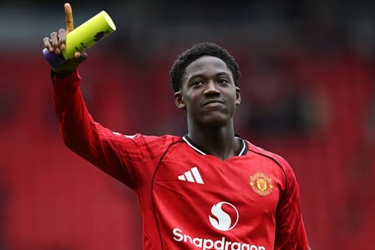 Kobbie Mainoo tỏa sáng giúp Man Utd hạ Liverpool 3-2 và giành vé Champions League