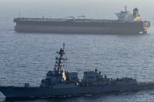 Iran cảnh báo biến eo biển Hormuz thành nghĩa địa tàu chiến Mỹ