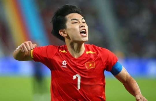 Đình Bắc 2026 so với Quang Hải 2018: Sự trỗi dậy của sát thủ hay hào hoa nhạc trưởng?