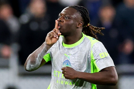 Man City hòa kịch tính Everton 3-3: Jeremy Doku cứu vãn hy vọng vô địch trước Arsenal