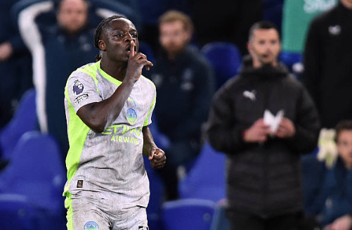 Jeremy Doku rực sáng giúp Man City giành lại 1 điểm kịch tính trước Everton
