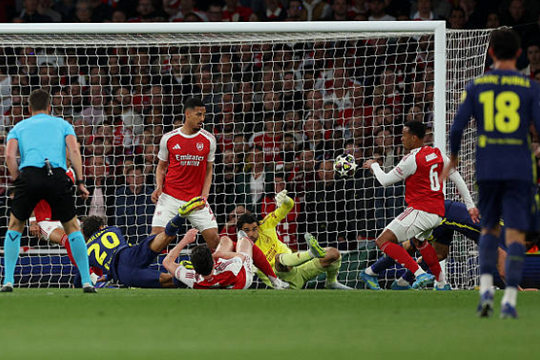 David Raya rực sáng đưa Arsenal vào chung kết Champions League sau 20 năm