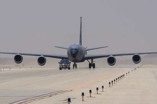 Máy bay tiếp dầu KC-135 của Mỹ phát tín hiệu khẩn cấp và mất dấu tại vịnh Ba Tư
