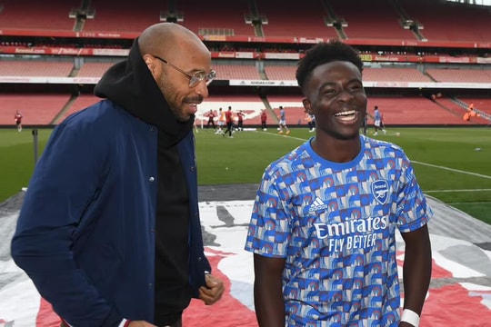 Thierry Henry nhắn nhủ Bukayo Saka: Hãy đưa Arsenal từ bất bại thành bất tử
