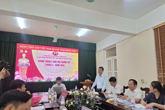 Phó Chủ tịch UBND tỉnh Thái Văn Thành dự sinh hoạt Chi bộ Trung tâm Khoa học công nghệ và Truyền thông