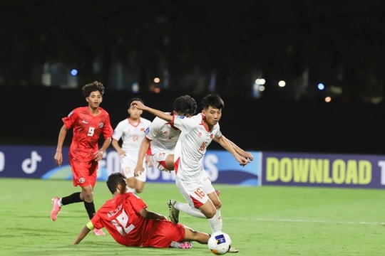 U17 Việt Nam hạ Yemen 1-0: Khoảnh khắc tỏa sáng của Đậu Quang Hưng đưa thầy trò Roland lên đỉnh bảng