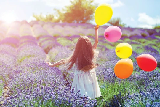 Nhìn vào mắt trẻ con mà sống!