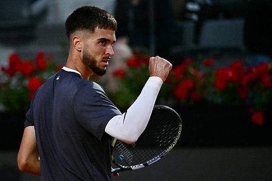 Cơn địa chấn tại Rome Open: Dino Prizmic ngược dòng loại Novak Djokovic