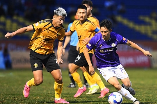 Thanh Hóa thắng kịch tính Hà Nội FC 1-0 trong thế thiếu người nhờ VAR