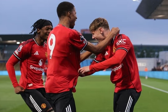 Michael Carrick và bài toán trẻ hóa MU: Thời điểm vàng để Shea Lacey và Chido Obi bước ra ánh sáng