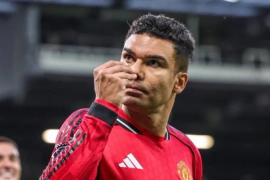 Man Utd vỡ vụn tại khu trung tuyến: Bài toán nan giải khi vắng bóng khối óc Casemiro
