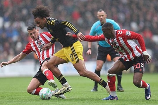 Joshua Zirkzee và cánh cửa khép lại tại Man Utd sau màn trình diễn thất vọng