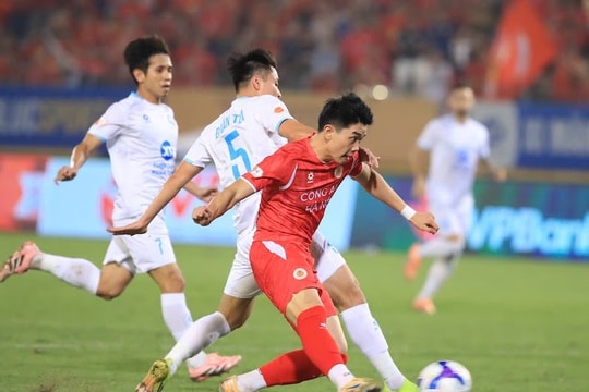 Đình Bắc lập cú đúp, CAHN ngược dòng thắng Nam Định 3-2 để tiến sát ngôi vương