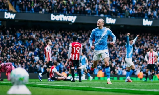 Man City đánh bại Brentford 3-0: Jeremy Doku rực sáng, Haaland phả hơi nóng lên Arsenal