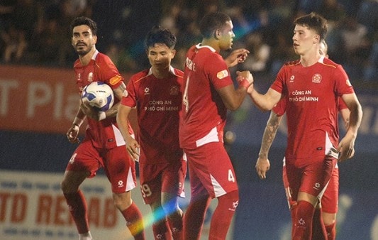 Nguyễn Tiến Linh ghi bàn trở lại, CA TPHCM lội ngược dòng thắng SLNA 3-1