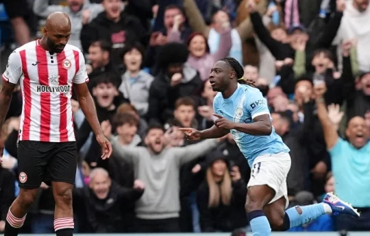 Jeremy Doku rực sáng: Vũ khí nguyên tử giúp Man City phả hơi nóng vào Arsenal