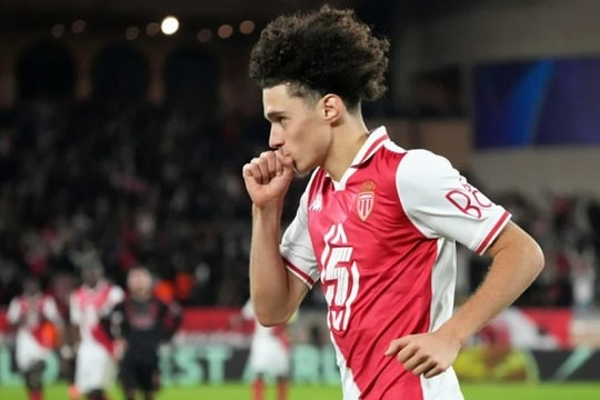 Manchester United chốt giá bán Hojlund, Liverpool săn 'thần đồng' Ligue 1 thay thế Salah