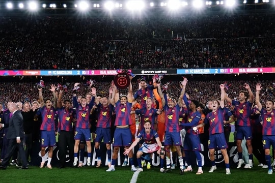 Barcelona phế truất Real Madrid để vô địch La Liga 2025/26 sau chiến thắng 2-0