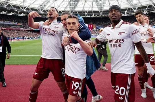 Arsenal tiến sát ngôi vương Ngoại hạng Anh sau chiến thắng nghẹt thở trước West Ham